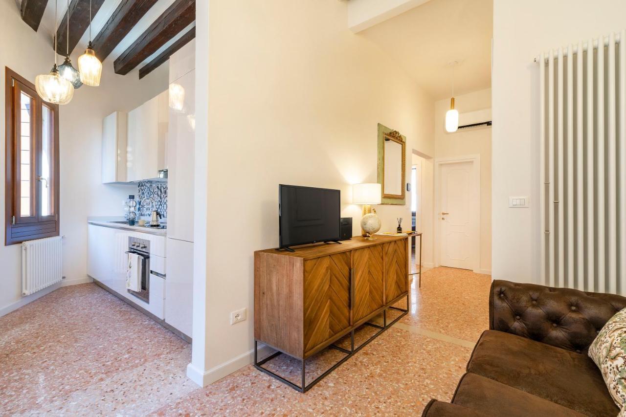 Querini Suite-balcony On Canal, Close To San Marco Appartement
