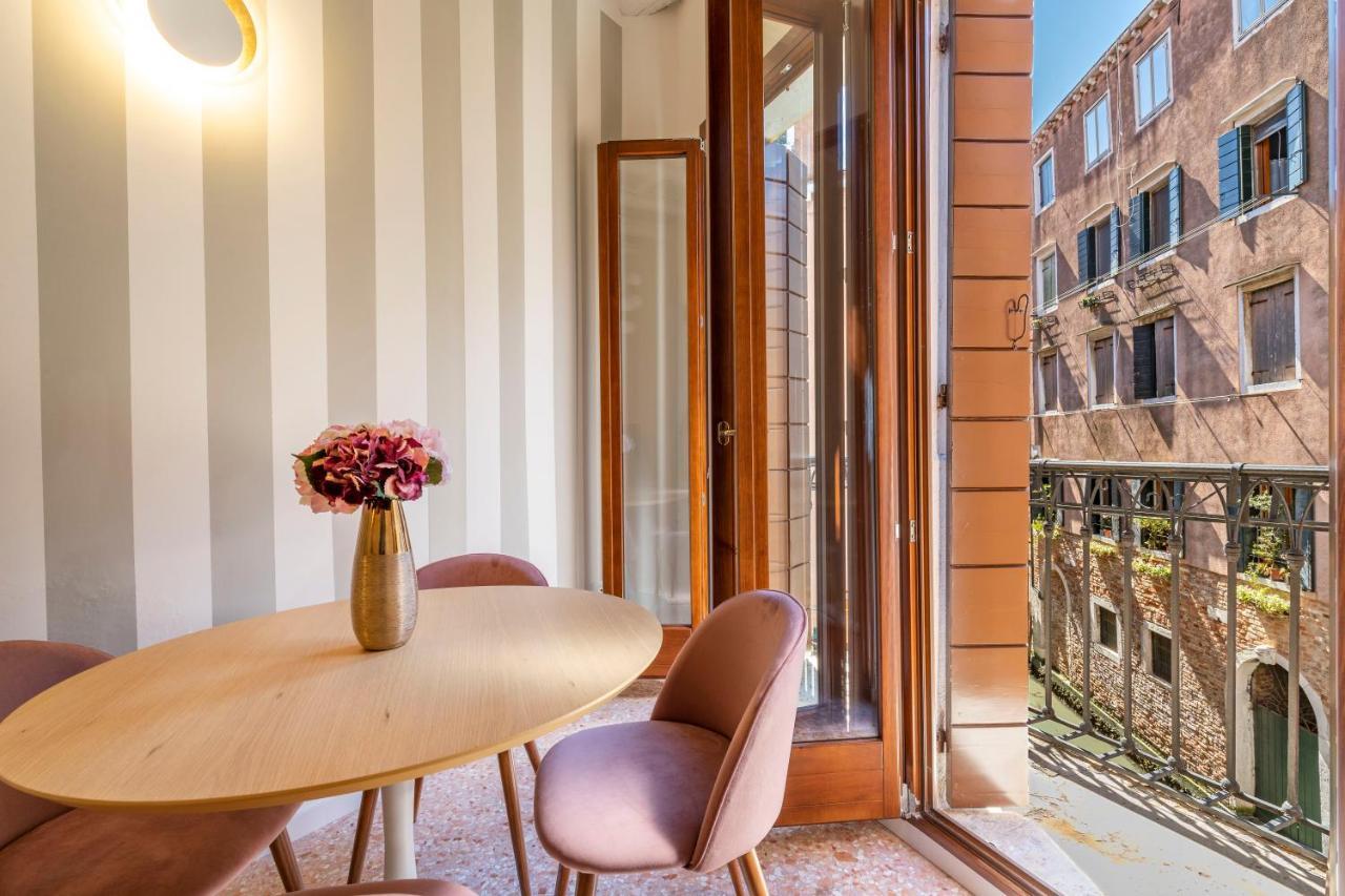 Appartement Querini Suite-balcony On Canal, Close To San Marco *