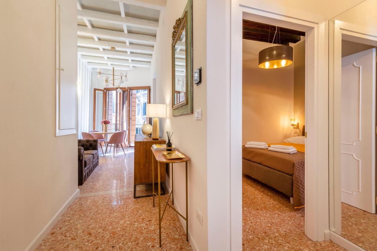 Appartement Querini Suite-balcony On Canal, Close To San Marco *